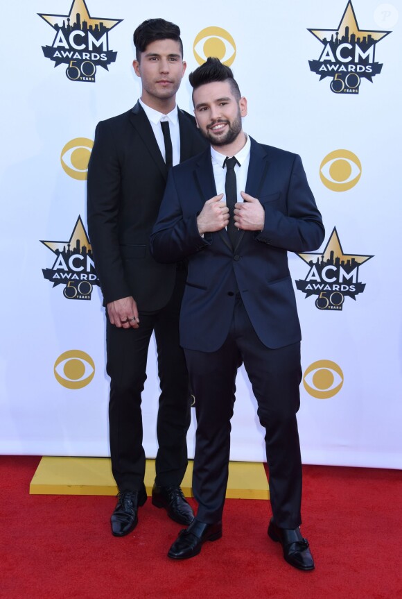 Dan+Shay lors des 50ème Academy of Country Music Awards au Stadium d'Arlington, Texas, le 19 avril 2015 
