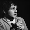 Richard Anthony à Paris, sur le plateau de l'émission "Le palmarès des chansons" en 1968.