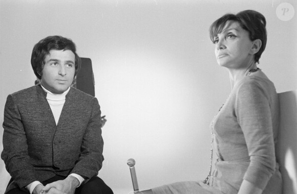 Richard Anthony et Denise Glaser sur le plateau de Discorama en janvier 1969.