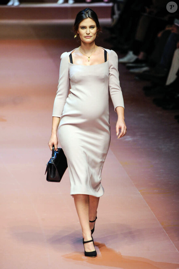 Bianca Balti enceinte - Défilé Dolce & Gabbana lors de la fashion week à Milan, le 1er mars 2015.