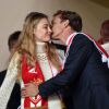 Pierre Casiraghi et sa fiancée Beatrice Borromeo, moment de tendresse au Stade Louis-II le 22 avril 2015 lors du quart de finale retour de Ligue des Champions entre l'AS Monaco et la Juventus de Turin.
