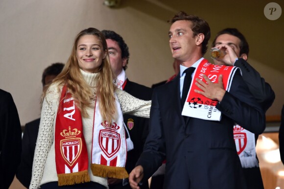 Pierre Casiraghi et Beatrice Borromeo complices au Stade Louis-II le 22 avril 2015 lors du quart de finale retour de Ligue des Champions entre l'AS Monaco et la Juventus de Turin.