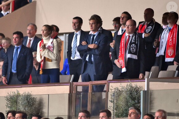 Beatrice Borromeo, Pierre Casiraghi, le prince Albert II de Monaco au Stade Louis-II le 22 avril 2015 lors du quart de finale retour de Ligue des Champions entre l'AS Monaco et la Juventus de Turin.