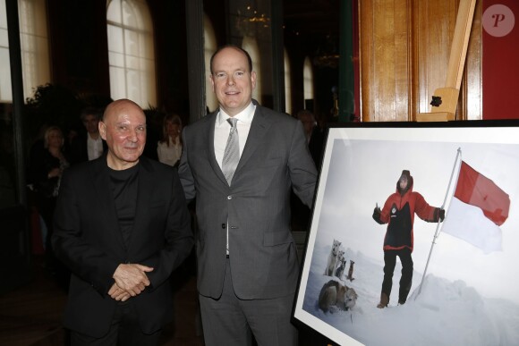 Le prince Albert II de Monaco prenait part le 22 avril 2015 au vernissage de l'exposition Another Day on Earth du photographe Gérard Rancinan, au Musée Océanographique de Monaco, en présence de l'artiste.