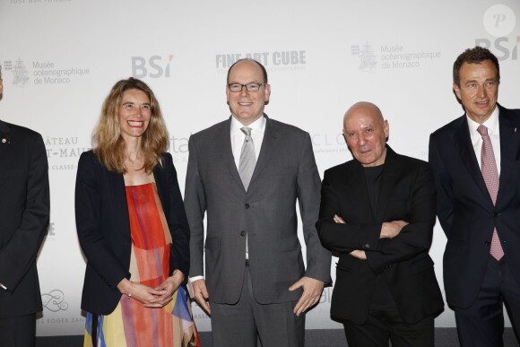 Le prince Albert II de Monaco prenait part le 22 avril 2015 au vernissage de l'exposition Another Day on Earth du photographe Gérard Rancinan, au Musée Océanographique de Monaco, en présence de l'artiste.