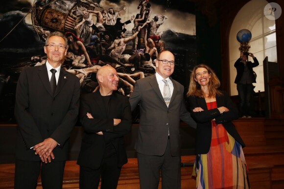 Le prince Albert II de Monaco prenait part le 22 avril 2015 au vernissage de l'exposition Another Day on Earth du photographe Gérard Rancinan, au Musée Océanographique de Monaco, en présence de l'artiste.