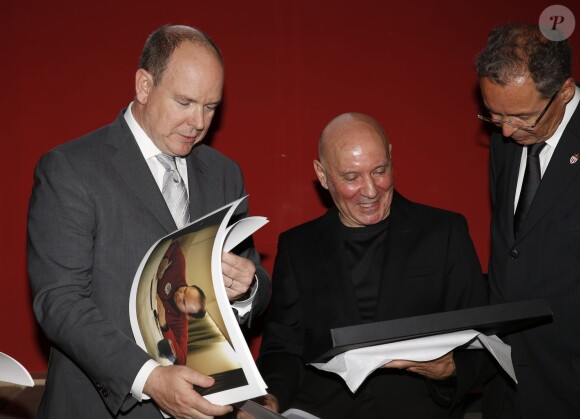 Le prince Albert II de Monaco prenait part le 22 avril 2015 au vernissage de l'exposition Another Day on Earth du photographe Gérard Rancinan, au Musée Océanographique de Monaco, en présence de l'artiste.