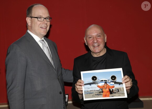 Le prince Albert II de Monaco prenait part le 22 avril 2015 au vernissage de l'exposition Another Day on Earth du photographe Gérard Rancinan, au Musée Océanographique de Monaco, en présence de l'artiste.