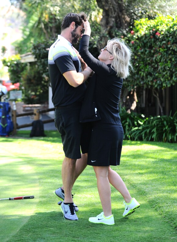 Jennie Garth et son fiancé David Abrams passent la journée au Golf de Calabasas, Los Angeles, le 26 avril 2015