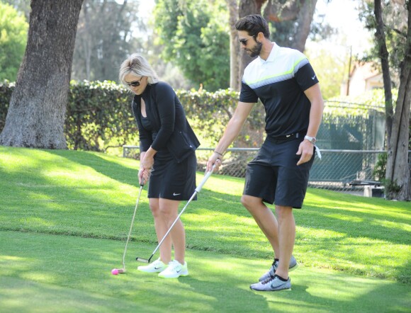 Jennie Garth et son fiancé David Abrams passent la journée au Golf de Calabasas, Los Angeles, le 26 avril 2015