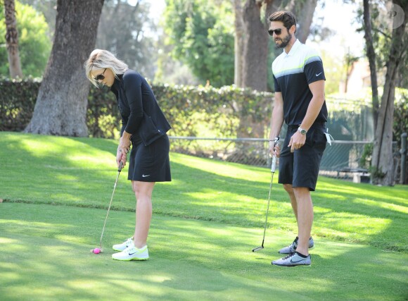 Jennie Garth et son fiancé David Abrams passent la journée au Golf de Calabasas, Los Angeles, le 26 avril 2015