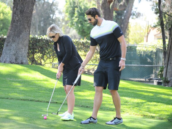 Jennie Garth et son fiancé David Abrams passent la journée au Golf de Calabasas, Los Angeles, le 26 avril 2015