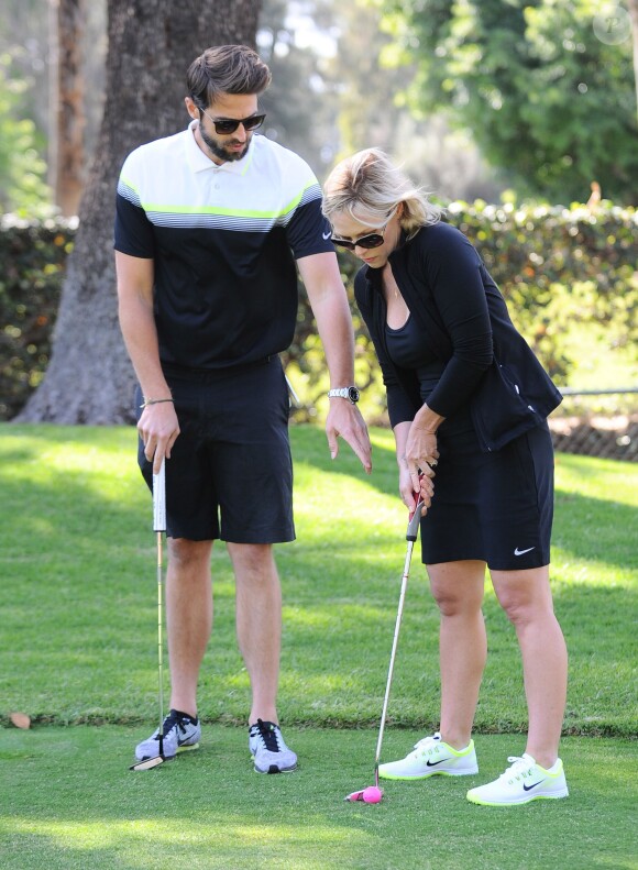 Jennie Garth et son fiancé David Abrams passent la journée au Golf de Calabasas, Los Angeles, le 26 avril 2015