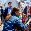 Salma Hayek visite un camp de réfugies syriens dans la vallée de la Bekaa au Liban, le 25 avril 2015.