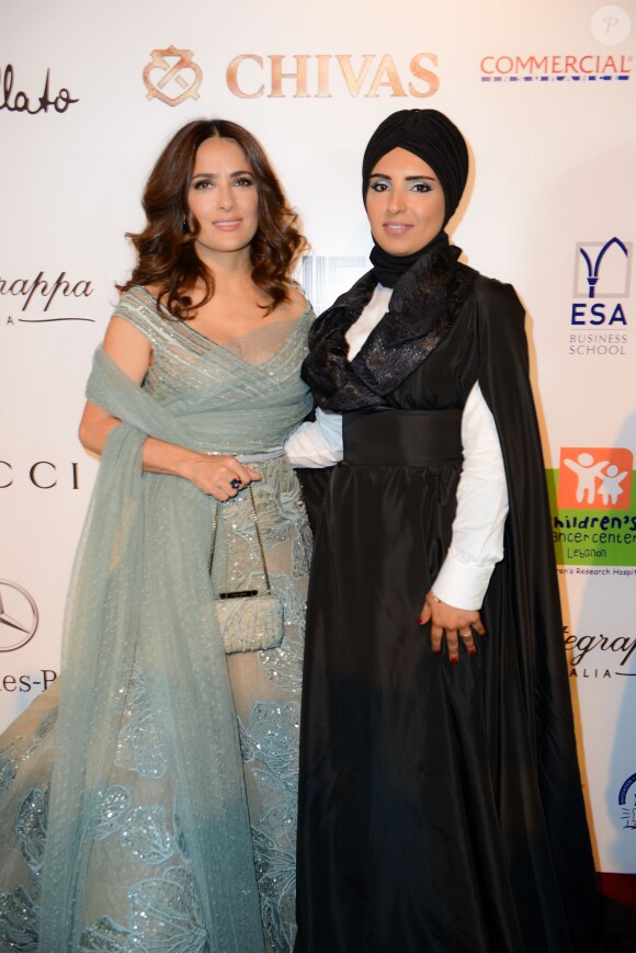 Salma Hayek et Fatma Al Remaihi, directrice du Doha Film Institute lors du dîner Ultimate Gift Fund à Beyrouth le 27 avril 2015