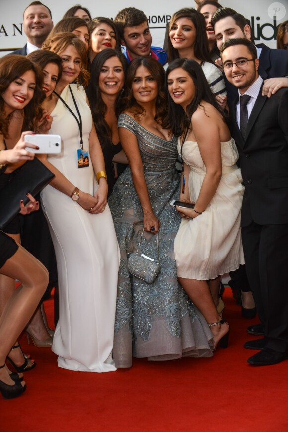 Salma Hayek (habillée par Elie Saab) lors du dîner Ultimate Gift Fund à Beyrouth le 27 avril 2015