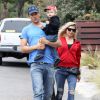 Fergie, son mari Josh Duhamel et leur fils Axl quittent un parc à Brentwood, le 24 avril 2015. 