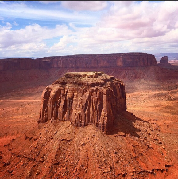 Laeticia et Johnny Hallyday ont fait un road trip à travers le grand ouest américain avec leurs filles Jade et Joy en avril 2015 - photo de Monument Valley