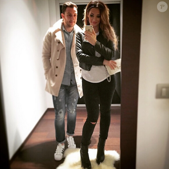 Emilie Nef Naf : Selfie pour la belle brune avec son cousin