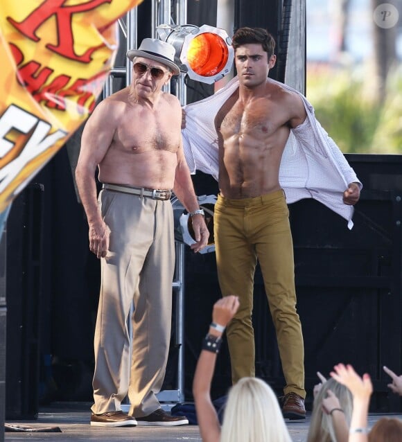 Zac Efron et Robert De Niro font le show torses nu sur le tournage du film "Dirty Grandpa" à Tybee Island en Georgie, le 30 avril 2015.