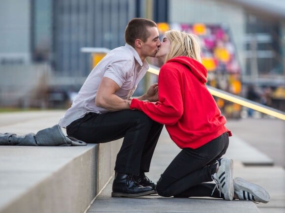 Emma Roberts et Dave Franco filment une scène d'amour sur le tournage du film "Nerve" à New York, le 30 avril 2015.