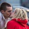 Emma Roberts et Dave Franco s'embrassent sur le tournage du film "Nerve" à New York, le 30 avril 2015.