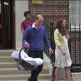William et Kate quittent la maternité avec leur fille née le 2 mai 2015