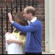  Kate et William présentent leur petite fille née le 2 mai 2015 