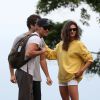 Paul Wesley et sa copine Phoebe Tonkin visitent Pedra Bonita au Tijuca National Park de Rio de Janeiro, le 1er mai 2015