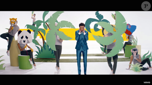Mika dans son clip "Talk About You", avril 2015.