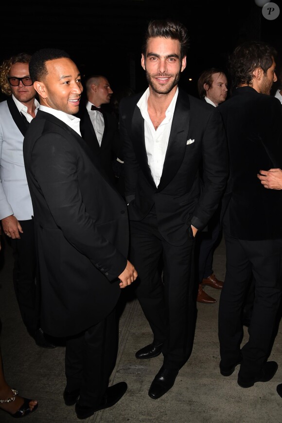 John Legend et le top model Jon Kortajarena arrivent à l'Up & Down pour la soirée post-Met Gala de Rihanna. New York, le 5 mai 2015.