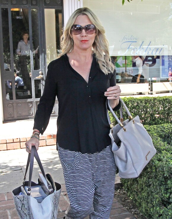 Jennie Garth à la sortie du salon "Frederic Fekkai" à Los Angeles, le 30 avril 2015 