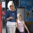  Tori Spelling fait du shopping avec sa fille Stella &agrave; Encino, le 20 septembre 2014  