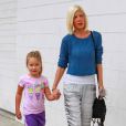  Tori Spelling fait du shopping avec sa fille Stella &agrave; Encino, le 20 septembre 2014 