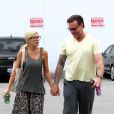  Tori Spelling et son mari Dean McDermott sont all&eacute;s faire des courses au supermarch&eacute; &agrave; Encino. Le 20 juillet 2014  