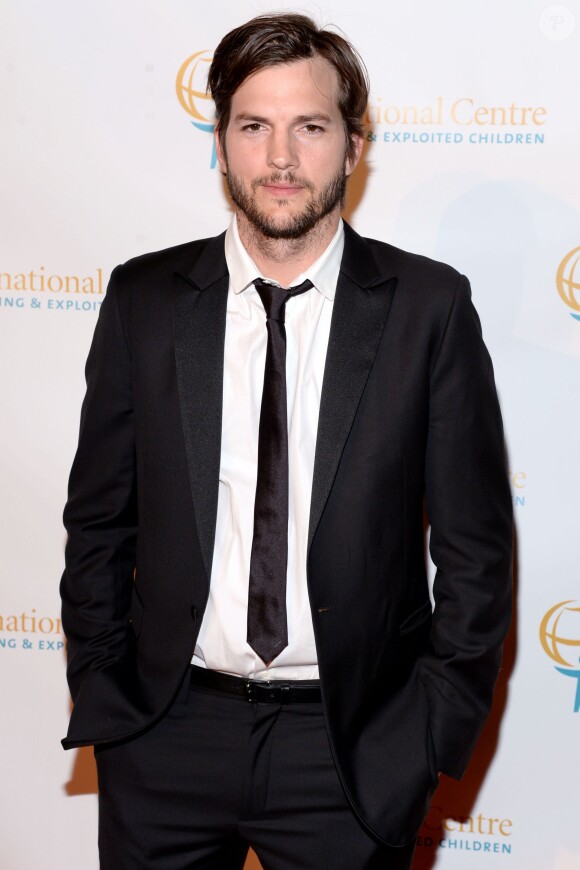 Ashton Kutcher assiste au gala de la fondation International Center for Missing and Exploited Children au Gotham Hall à New York. Le 7 mai 2015.