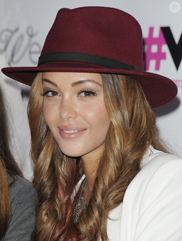 Nabilla Benattia fait son retour public à l'occasion du salon What the F..., qui explore l'univers des 13/25 ans au Paris Event Center, le 24 avril 2015.