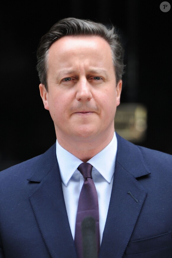 Samantha et David Cameron devant le 10 Downing Street après sa victoire Londres, le 07 mai 2015