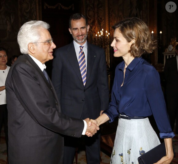 Le roi Felipe VI et la reine Letizia d'Espagne accueillaient le 11 mai 2015 au palais royal le nouveau président italien Sergio Mattarella à l'occasion de sa première visite en Espagne.