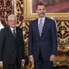 Le roi Felipe VI d'Espagne accueillait le 11 mai 2015 au palais royal le nouveau président italien Sergio Mattarella à l'occasion de sa première visite en Espagne. Son épouse la reine Letizia s'est jointe a lui et un déjeuner a été offert en l'honneur de leur hôte.