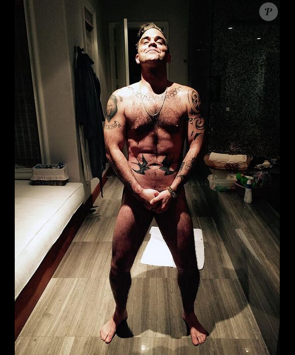 Robbie Williams nu sur Twitter, le 13 février 2015