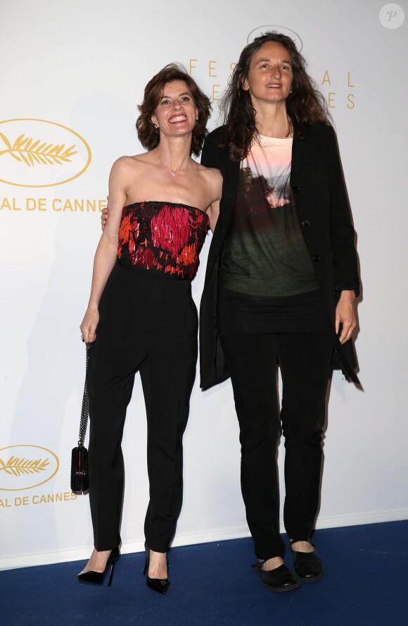 Irène Jacob (Van Cleef : collier, motifs d'oreilles) - Dîner d'ouverture du 68e Festival international du film de Cannes le 13 mai 2015 