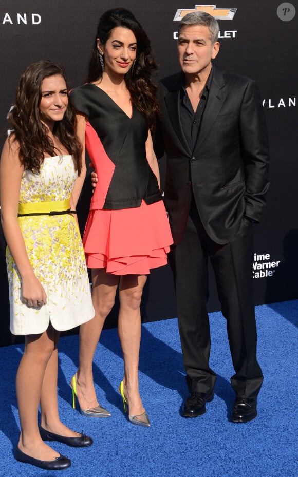 George Clooney avec sa femme Amal Alamuddin et la nièce de celle-ci, Mia Alamuddin - Première du film " Tomorrowland " à Los Angeles  