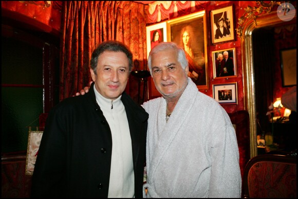 Exclu - Michel Drucker et Jean-Claude Brialy, au Bouffes-Parisiens le 24 décembre 2005