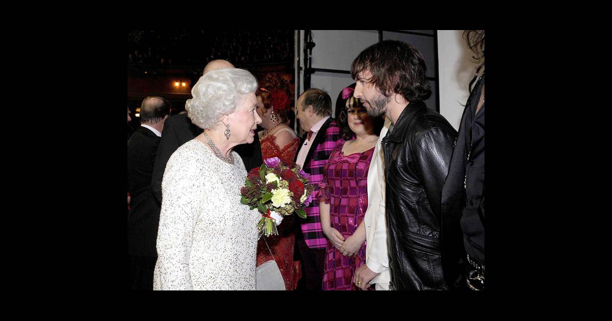 Jon Bon Jovi et James Blunt détendent Elizabeth II... - Purepeople