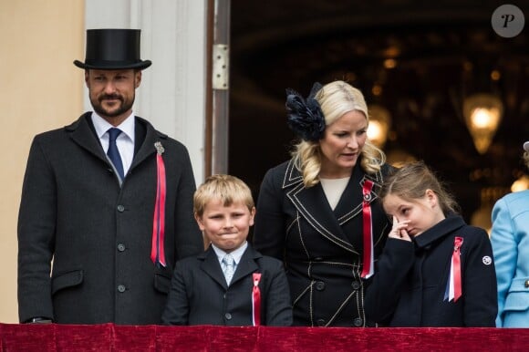 La famille royale de Norvège s'est présentée au balcon du palais royal à Oslo lors de la Fête nationale le 17 mai 2015.