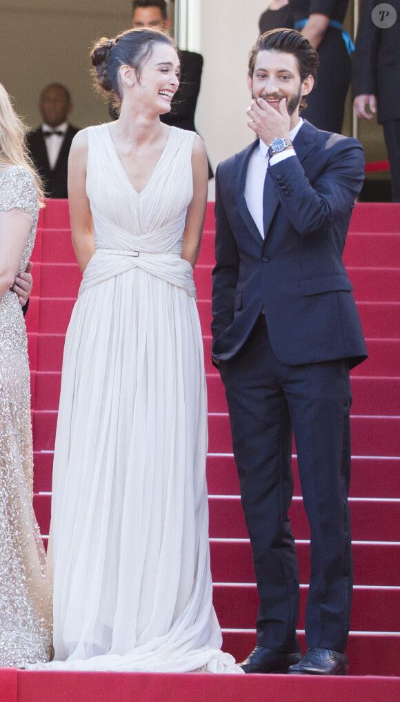 Charlotte Le Bon, Pierre Niney - Montée des marches du film "Inside Out" (Vice-Versa) lors du 68e Festival International du Film de Cannes, le 18 mai 2015.