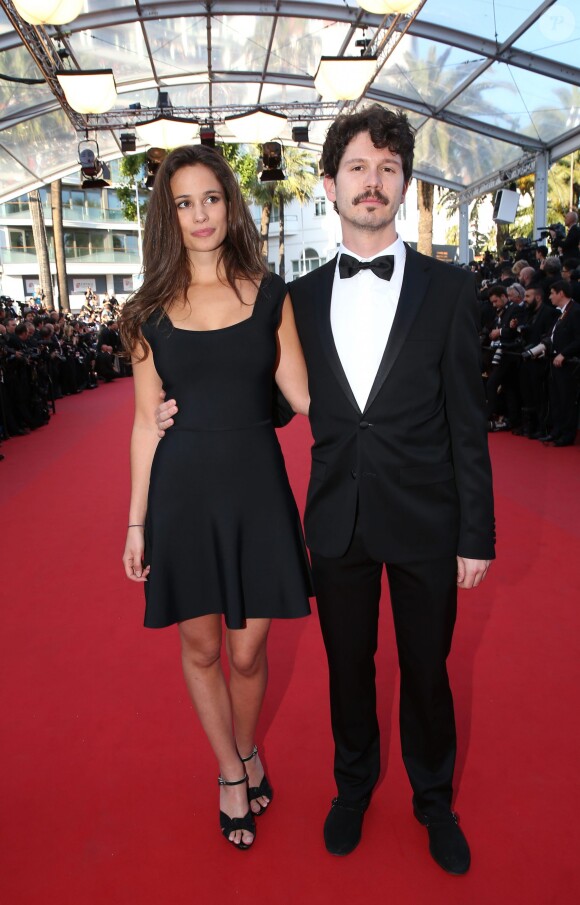 Lucie Lucas prend la pose au côté d'un charmant inconnu - Montée des marches du film "Carol" lors du 68 ème Festival International du Film de Cannes, à Cannes le 17 mai 2015.