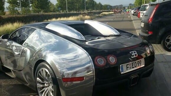 La Bugatti Veyron de Karim Benzema ne passait pas inaperçue au centre d'entraînement du Real Madrid, le 27 août 2014