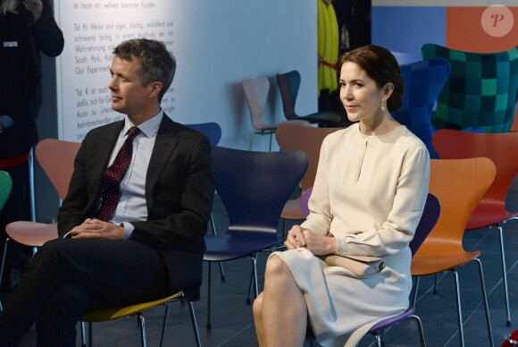 Le prince Frederik et la princesse Mary de Danemark inauguraient le 21 mai 2015 une exposition de mobilier design d'Arne Jacobsen à Munich, dans le cadre de leur visite officielle de trois jours
